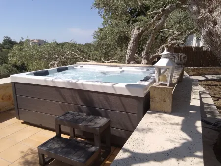  Rooftop Hot tub