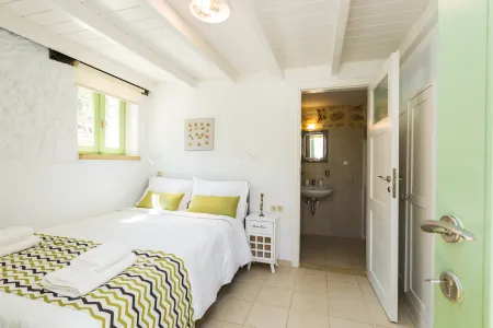 Double bedroom