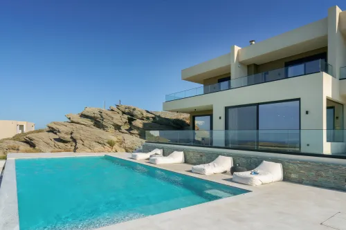  Villa exterior