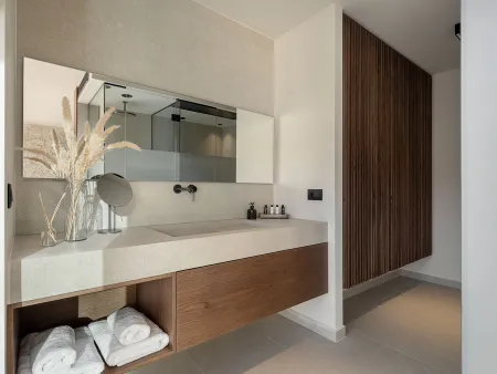  Ensuite bathroom
