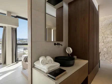 Ensuite bathroom