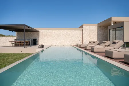  Private pool with sunbeds