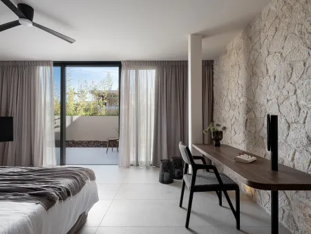  Double bedroom with terrace access