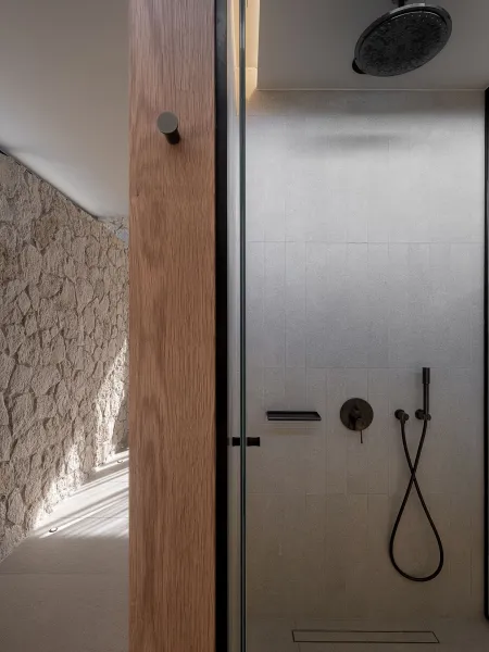  Ensuite shower