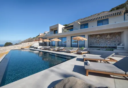 Villa exterior