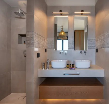  Ensuite bathroom