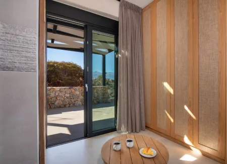  Double bedroom with balcony