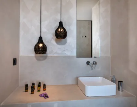  Ensuite bathroom