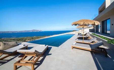 Infinity pool with seaview