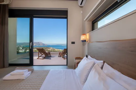  Double bedroom with balcony