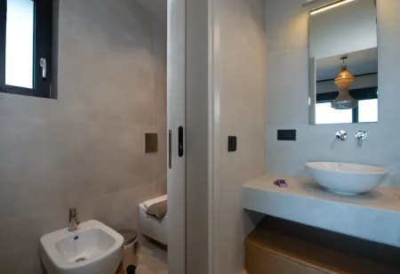  Ensuite bathroom