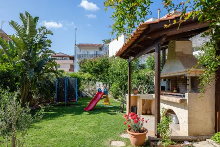  Garden with BBQ