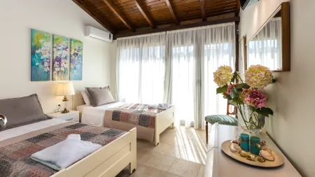  Twin bedroom