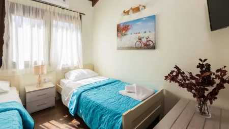  Twin bedroom