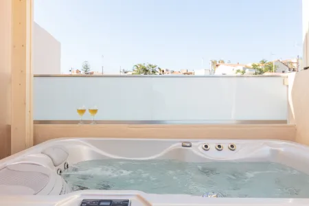  Hot Tub
