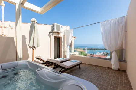  Hot Tub and sunbeds