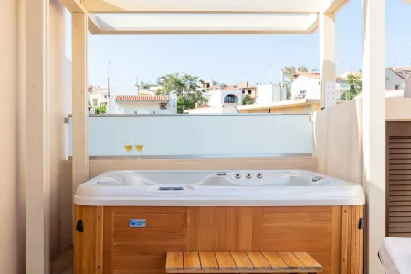  Hot Tub