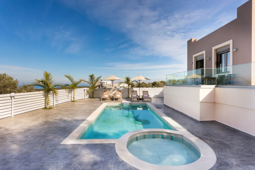  Pool area with sea view