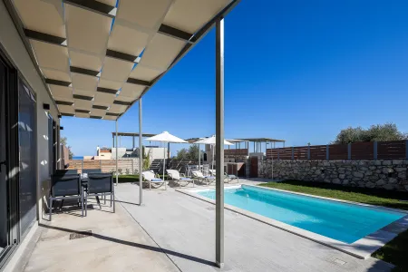  pool side area
