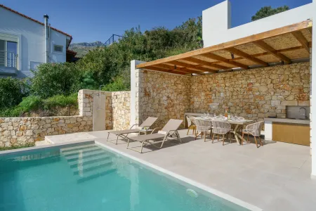  swimming pool & BBQ