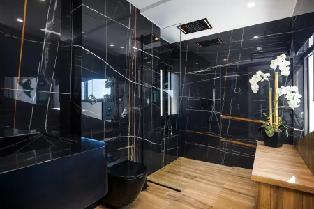   First floor esnuite bathroom