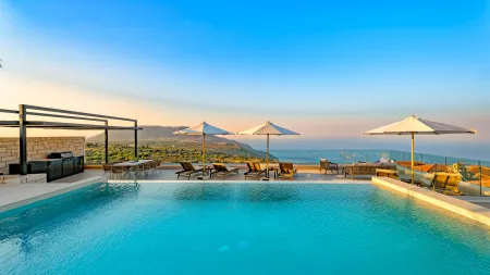  Private Pool with Seaview