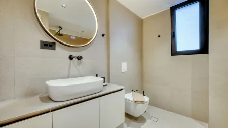     Main Villa First Floor Bathroom