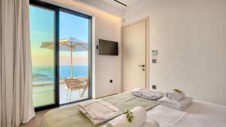 Studio 1 Double Bedroom with Seaview