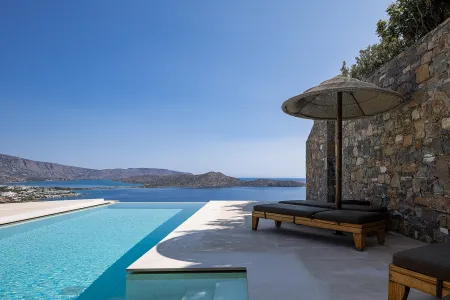  infinity pool and sunbeds