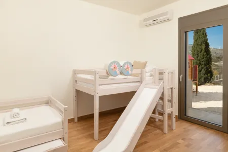  kid's bedroom